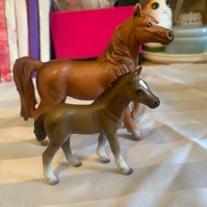 Mare and foal Shleich horses